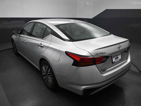 Used 2023 Nissan Altima 2.5 SV FWD image 14