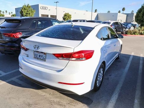 Used 2017 Hyundai Elantra SE image 4