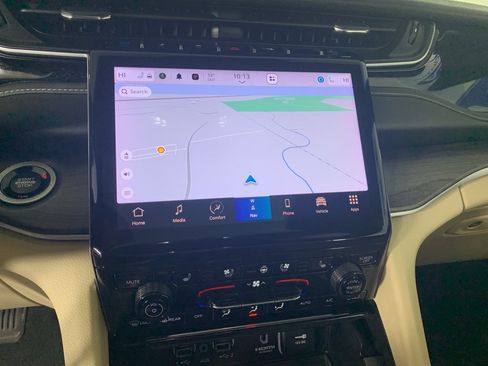 Used 2023 Jeep Grand Cherokee 4WD 4xe w/ Luxury Tech Group II image 26