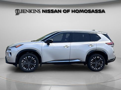 Used 2025 Nissan Rogue Platinum w/ Tech Package FWD image 9