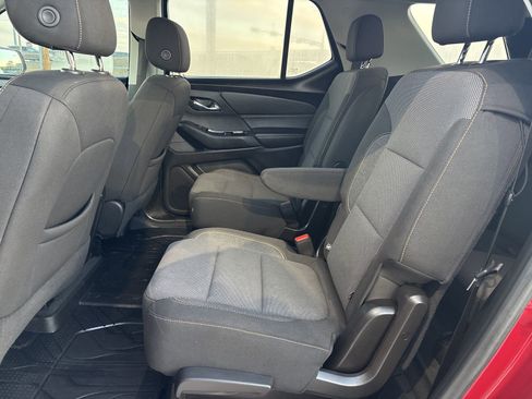 Used 2021 Chevrolet Traverse LT image 11