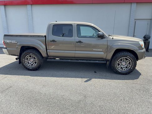 Used 2014 Toyota Tacoma 4x4 Double Cab w/ TRD Off-Road Package image 3