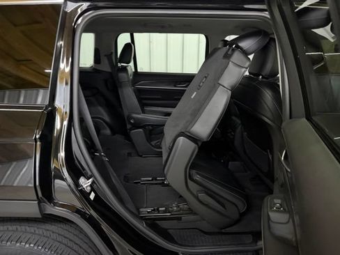 Used 2021 Jeep Grand Cherokee L Limited AWD/4WD image 22