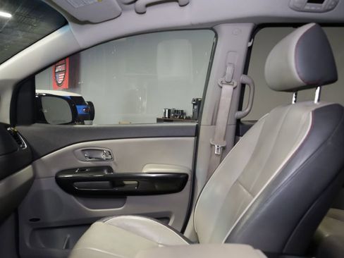Used 2016 Kia Sedona SX FWD image 16