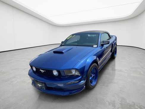 Used 2006 Ford Mustang GT RWD image 3