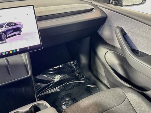Used 2026 Tesla Model Y AWD image 19