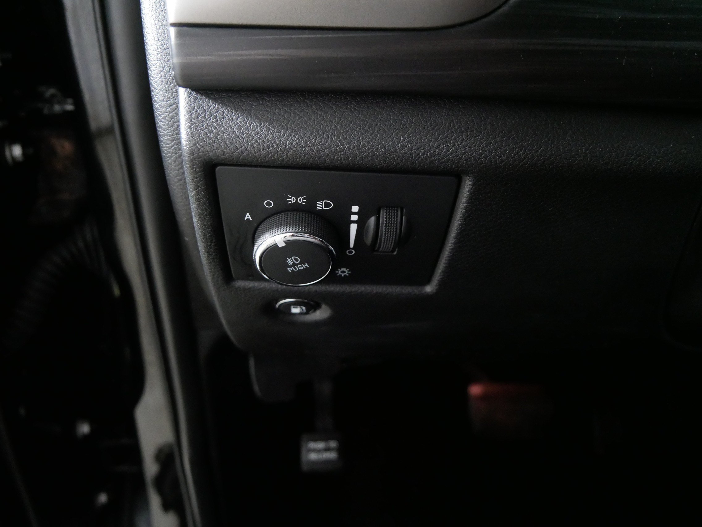 Used 2021 Jeep Grand Cherokee Laredo X AWD/4WD image 26