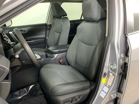 Used 2022 Toyota RAV4 XLE w/ Convenience Package AWD/4WD image 22