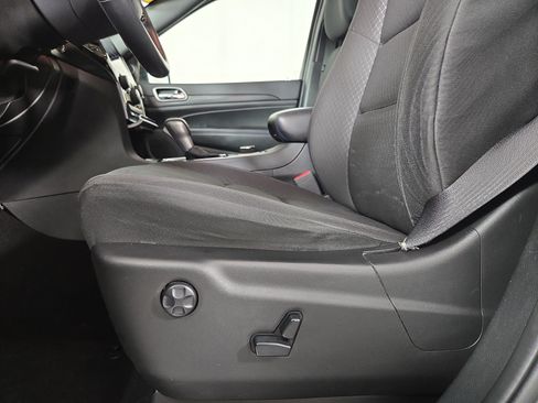 Used 2019 Jeep Grand Cherokee Laredo AWD/4WD image 34