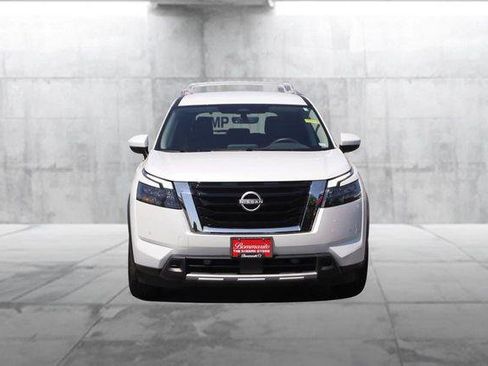 Used 2025 Nissan Pathfinder SL AWD/4WD image 4