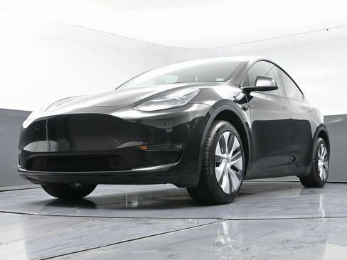 Used 2023 Tesla Model Y Long Range image 53
