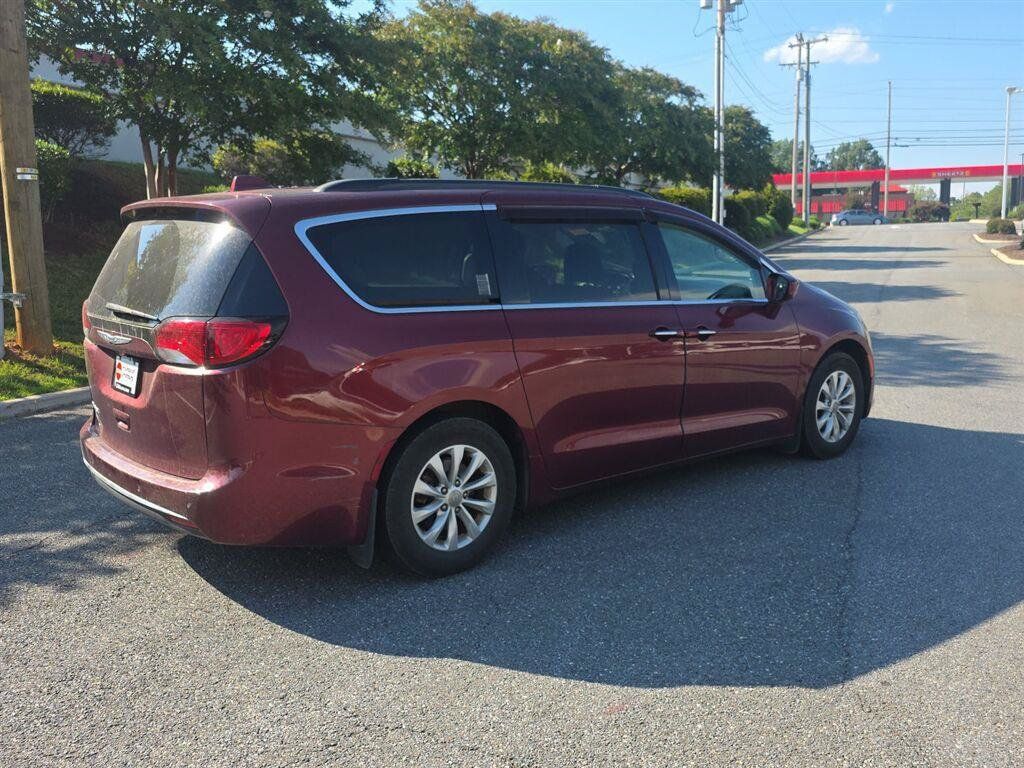 Used 2018 Chrysler Pacifica Touring Plus FWD image 5