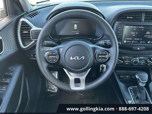 Used 2023 Kia Soul LX w/ LX Technology Package image 11
