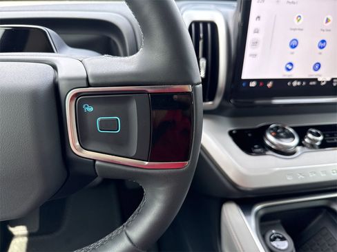 New 2025 Ford Expedition Active image 16