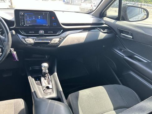 Used 2018 Toyota C-HR XLE image 16