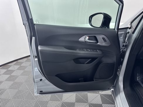 New 2026 Chrysler Pacifica Select image 30