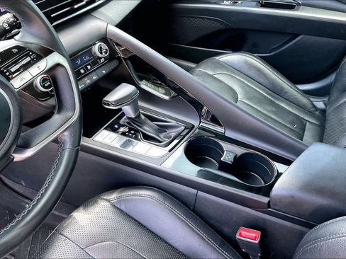 Used 2022 Hyundai Elantra SEL w/ Convenience + Premium Package FWD image 14
