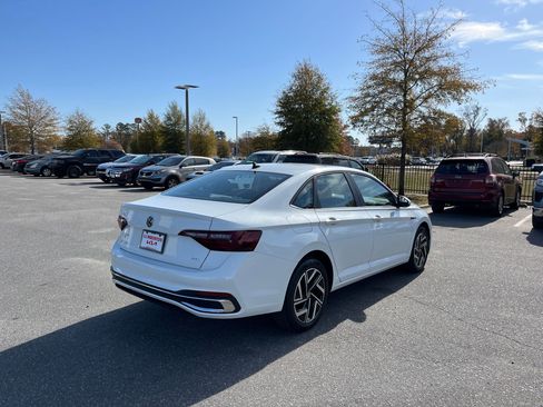 Used 2024 Volkswagen Jetta SEL image 17