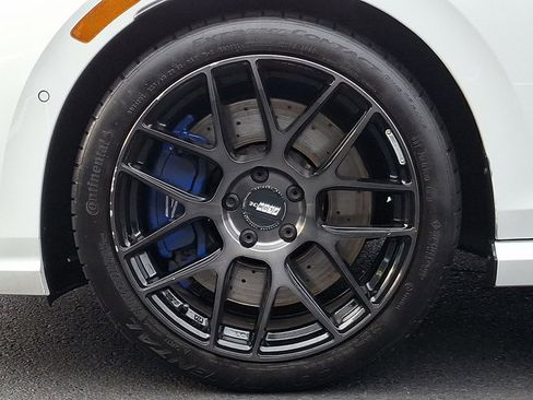 Used 2024 Volkswagen Golf R image 9