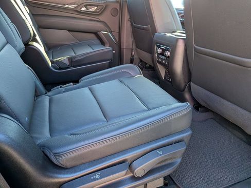 Used 2024 GMC Yukon Denali w/ Advanced Technology Package AWD/4WD image 25