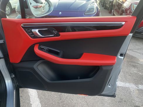 Used 2023 Porsche Macan image 23