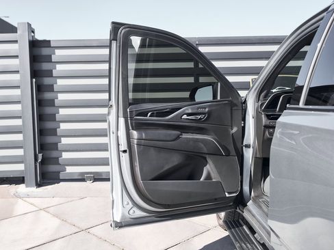 Used 2023 Cadillac Escalade V w/ LPO, ONYX Package image 29