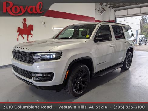 Used 2023 Jeep Wagoneer Series II image 1