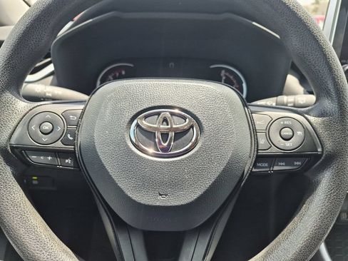 Used 2025 Toyota RAV4 XLE FWD image 21