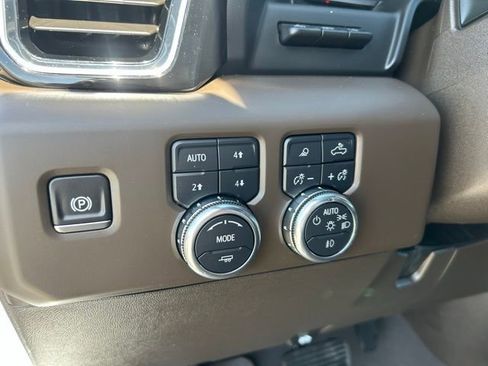 Used 2025 GMC Sierra 3500 Denali w/ Denali Reserve Package AWD/4WD image 31
