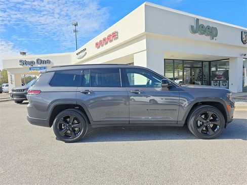Used 2021 Jeep Grand Cherokee L Laredo image 4