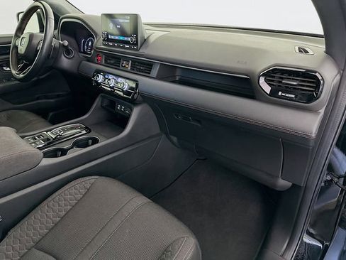 Used 2025 Honda Pilot Sport image 28