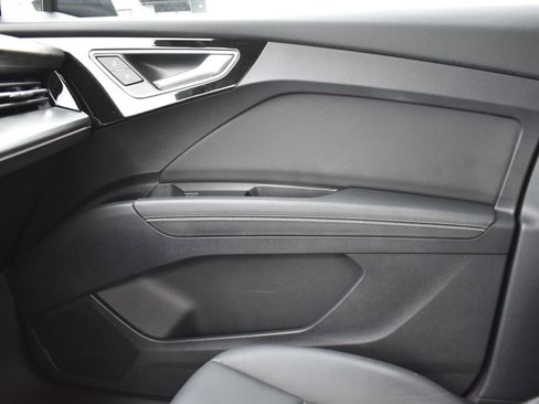 Used 2022 Audi Q4 e-tron Prestige image 23