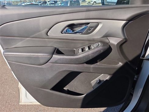 Used 2018 Chevrolet Traverse LT image 18