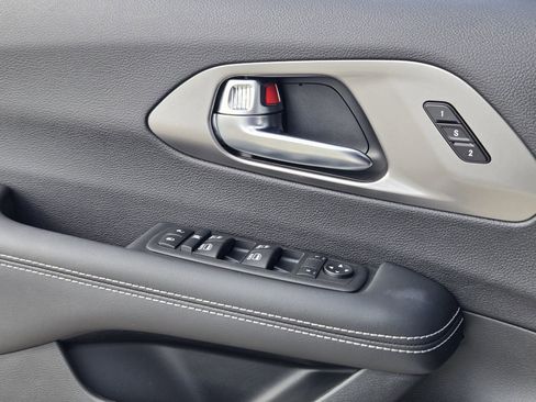 New 2026 Chrysler Pacifica Select image 21