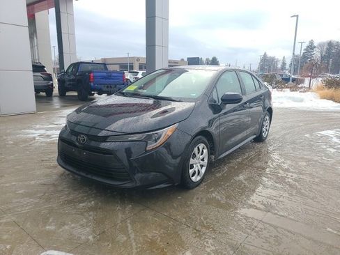 Used 2024 Toyota Corolla LE image 3
