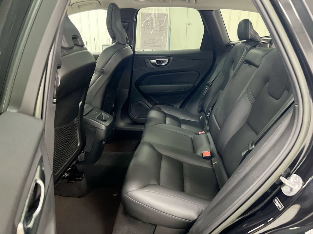 Used 2023 Volvo XC60 B5 Plus AWD/4WD image 23