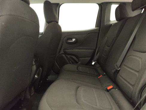 Used 2022 Jeep Renegade Latitude AWD/4WD image 18