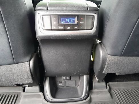 Used 2017 Toyota Highlander XLE AWD/4WD image 37