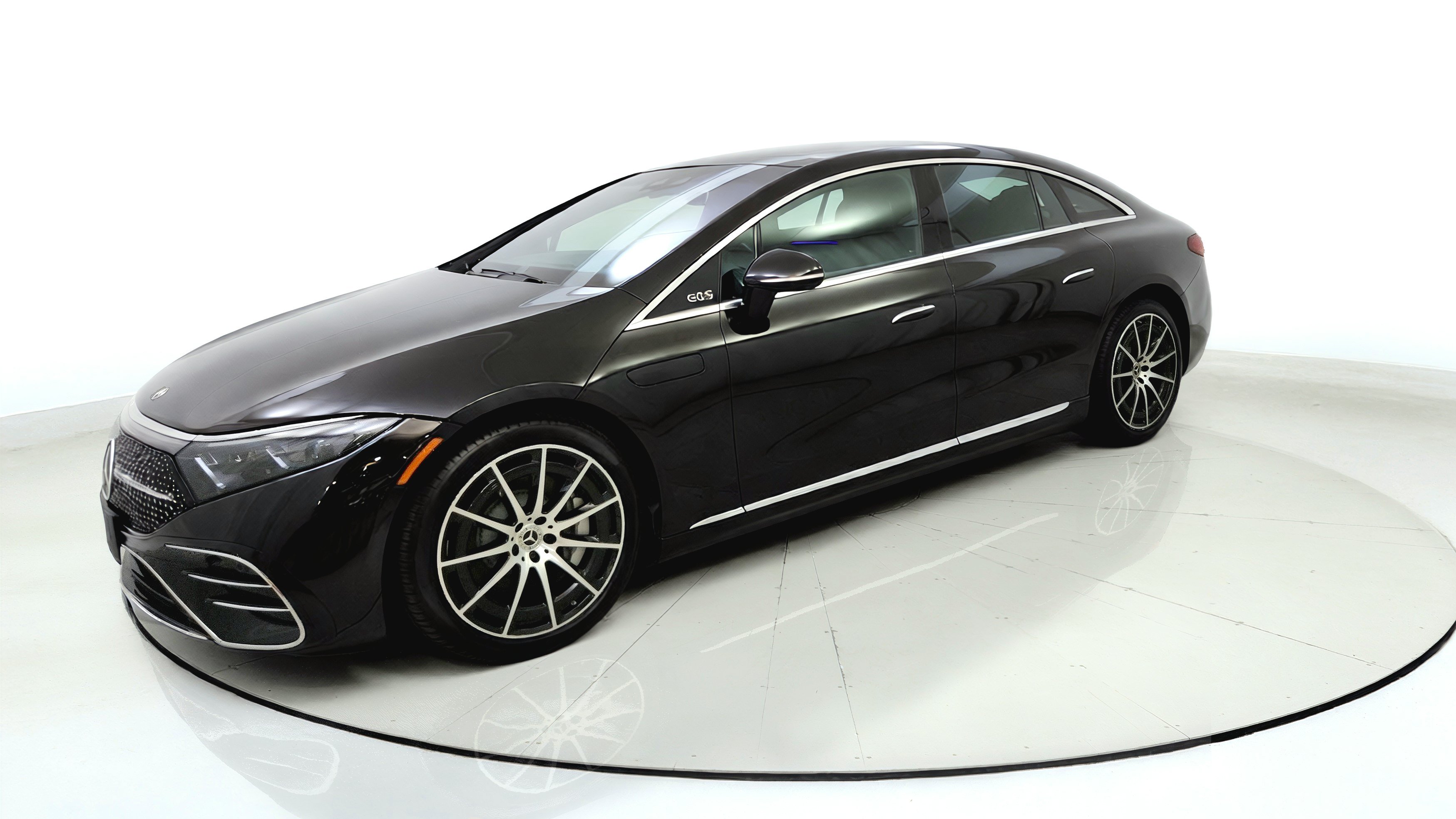 Used 2022 Mercedes-Benz EQS 580 4MATIC Sedan w/ Winter Package image 3