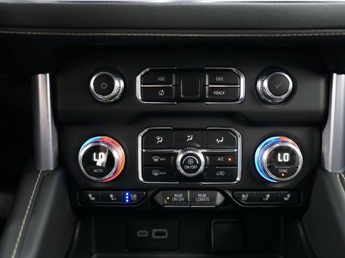 Used 2024 GMC Yukon SLT w/ SLT Luxury Package AWD/4WD image 20