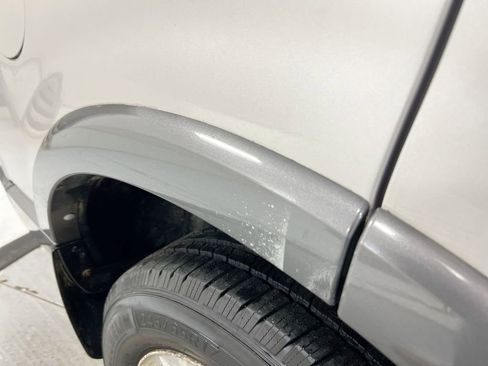 Used 2004 Ford Explorer XLT image 31