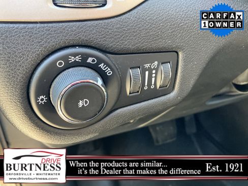 Used 2017 Jeep Cherokee Latitude w/ Cold Weather Group image 29