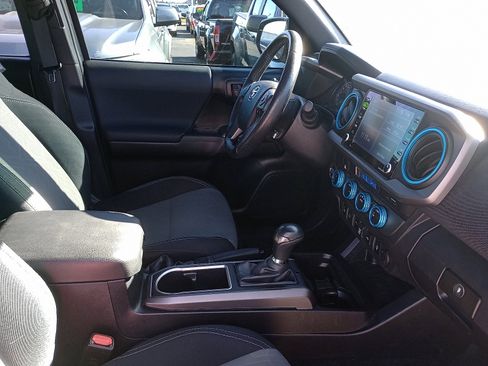Used 2022 Toyota Tacoma TRD Off-Road image 7