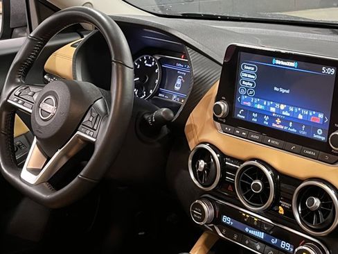 Used 2024 Nissan Sentra SV w/ SV Premium Package image 8