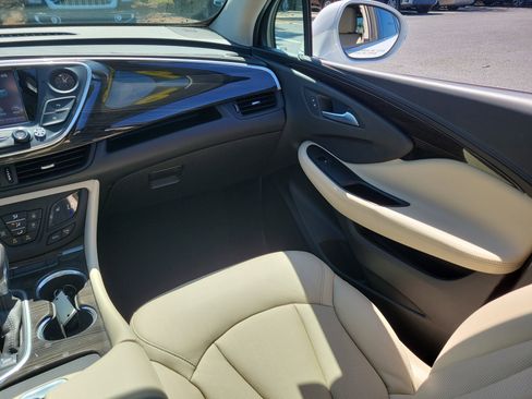 Used 2019 Buick Envision Essence FWD image 18