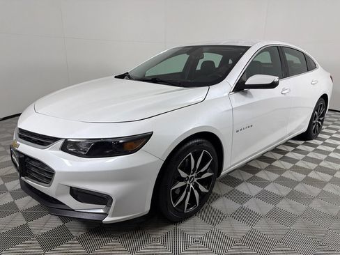 Used 2017 Chevrolet Malibu LT w/ Leather Package image 9