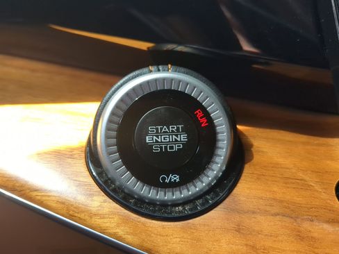 Used 2022 Jeep Grand Wagoneer Series III image 21