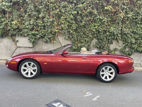 Used 2004 Jaguar XK8 Convertible RWD image 2