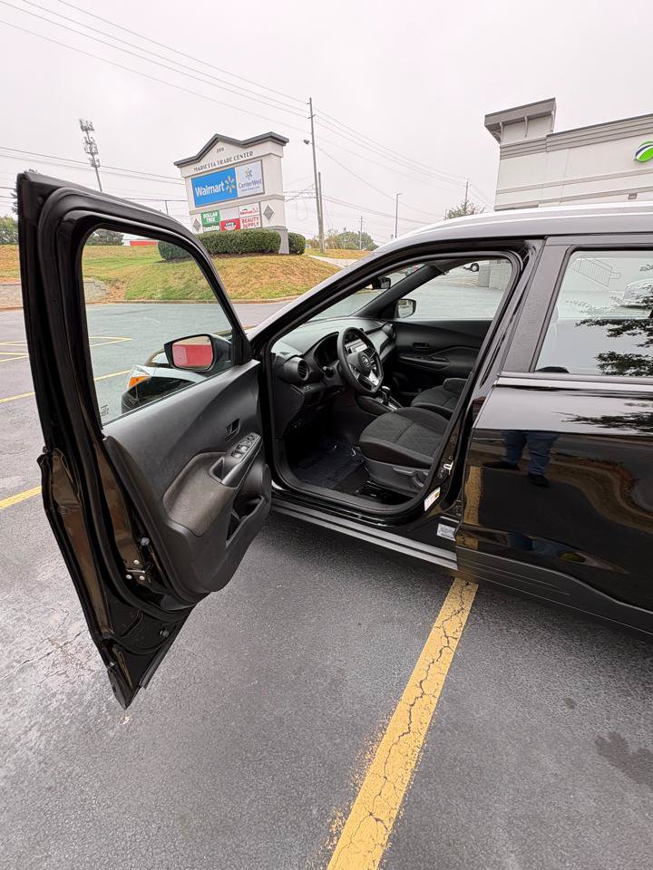 Used 2019 Nissan Kicks S FWD image 9