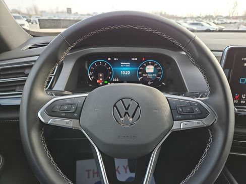 Used 2025 Volkswagen Atlas Cross Sport SE image 18